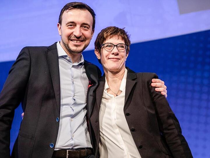 Schulterschluss: CDU-Chefin Annegret Kramp-Karrenbauer neben ihrem Generalsekretär Paul Ziemiak beim Deutschlandtag der Jungen Union.