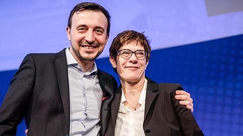 Schulterschluss: CDU-Chefin Annegret Kramp-Karrenbauer neben ihrem Generalsekretär Paul Ziemiak beim Deutschlandtag der Jungen Union.