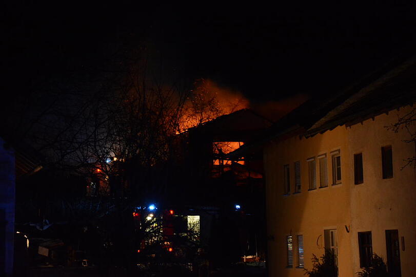 Am frühen Freitagmorgen ist es zu einem Brand in Schalkham im Landkreis Landshut gekommen.