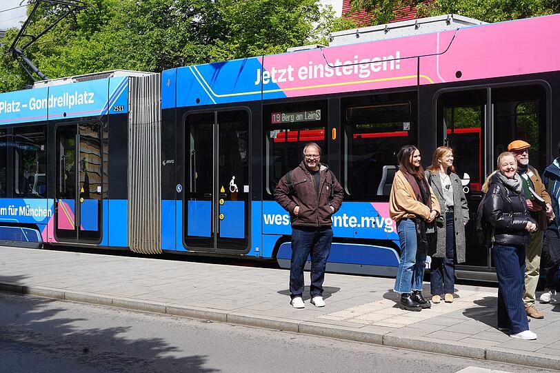 Die Trambahn bringt die Gruppe zu den verschiedenen Brauerei-Stationen.