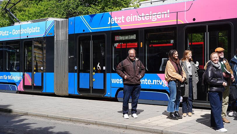 Die Trambahn bringt die Gruppe zu den verschiedenen Brauerei-Stationen.