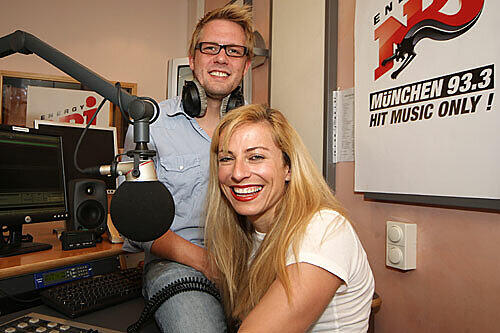 Spaß im Studio: Indra und Herold laden die Kandidatinnen in ihre Toast Show bei Radio Energy ein.