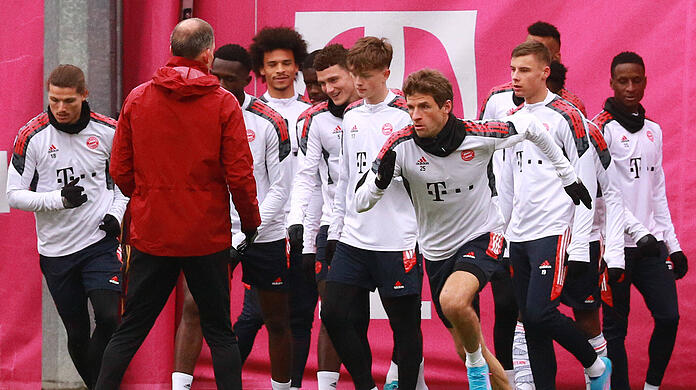 Der FC Bayern fokussiert sich nach der Pleite gegen Bochum auf die kommende Partie gegen Salzburg.