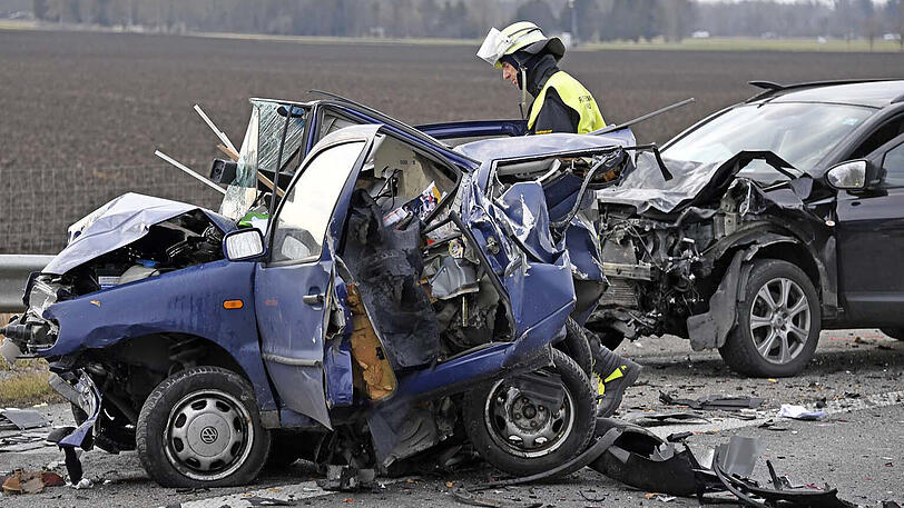 Ein Mensch starb bei dem fatalen Serienunfall auf der A8 am Samstagnachmittag.