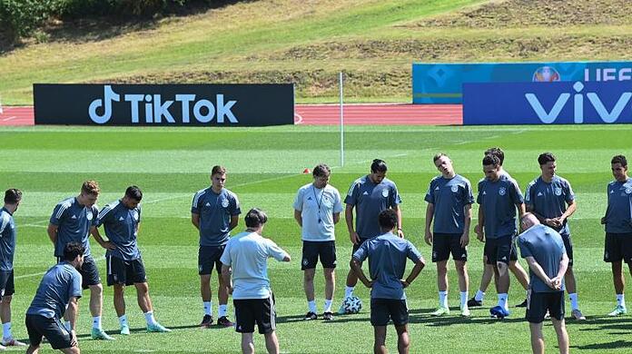 Letzte Übungseinheit vor Wembley: Das DFB-Team beim Abschlusstraining in Herzogenaurach.
