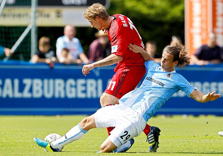 "Bin kein Schönspieler", sagt Yannick über sich selbst. Hier stoppt er Stefan Kiessling.