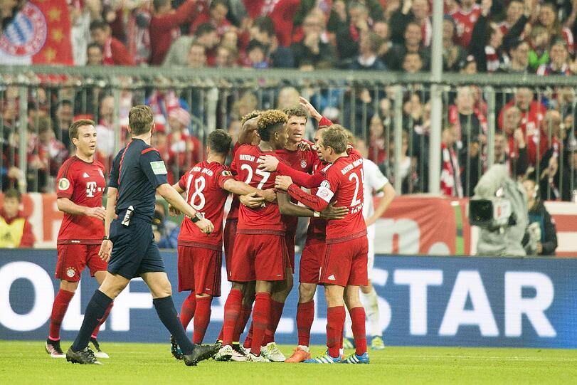 19. April - Souverän ins Finale: Mit Werder Bremen haben die Bayern keine Mühe und ziehen souverän ins DFB-Pokalfinale gegen Borussia Dortmund ein.