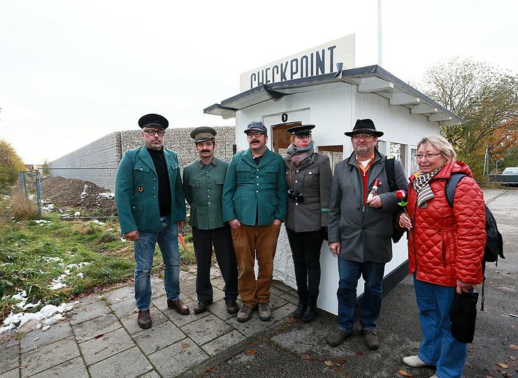 Bilder von der Satireaktion "Checkpoint Ali"