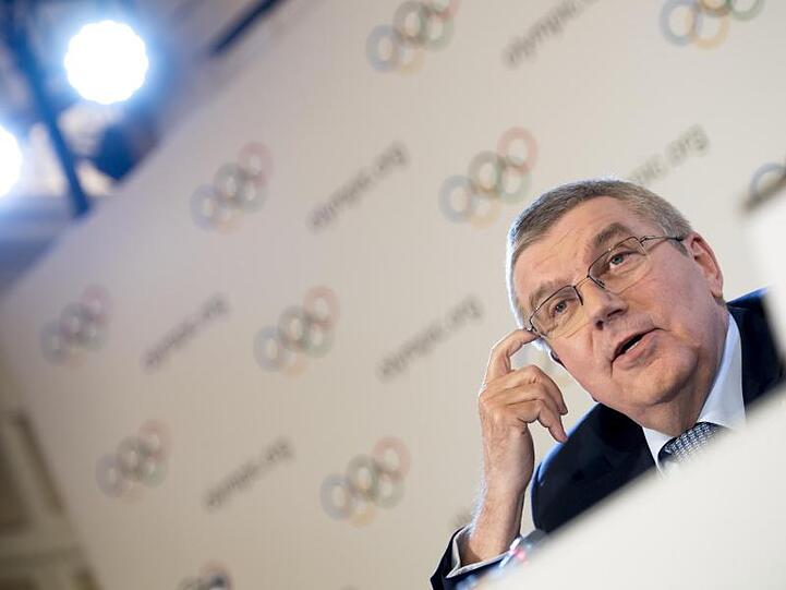 Thomas Bach spricht bei der Sitzung des Internationalen Olympischen Komitees (IOC).