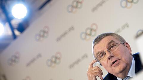 Thomas Bach spricht bei der Sitzung des Internationalen Olympischen Komitees (IOC).