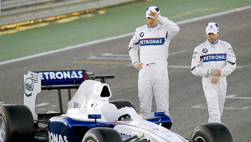Robert Kubica und Nick Heidfeld mit ihrem neuen, ziemlich nackerten, BMW-Sauber-Flitzer. Robert Kubica und Nick Heidfeld mit ihrem neuen, ziemlich nackerten, BMW-Sauber-Flitzer.