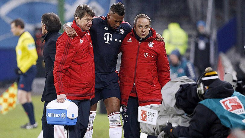 Ist er bald wieder fit? Jerome Boateng, hier kurz nach seiner Verletzung im Spiel gegen Hamburg. Ist er bald wieder fit? Jerome Boateng, hier kurz nach seiner Verletzung im Spiel gegen Hamburg.