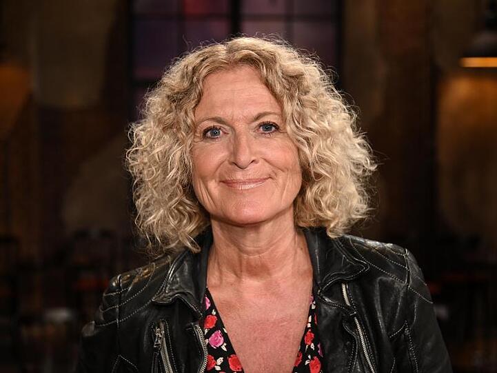 Die Autorin Susanne Fröhlich ist happy.
