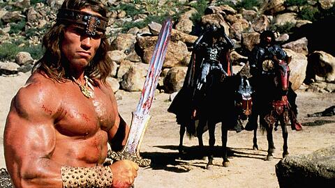 Mit seinem alten Schwert, das er als Conan gewuchtet hatte, rechnete Arnie Schwarzenegger mit Donald Trump ab. Dabei war der ehemalige Gouverneur Kaliforniens mit Nazivergleichen nicht zimperlich.