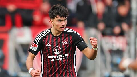 Der Nürnberger Can Yilmaz Uzun jubelt über seinen Treffer zum 1:1.