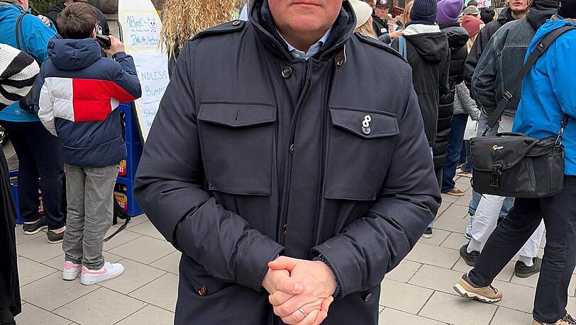 Clemens Baumgartner (CSU) gibt den Surfern Rückendeckung. Clemens Baumgartner (CSU) gibt den Surfern Rückendeckung.