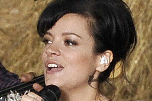 Top: Sängerin Lily Allen brachte im November 2011 eine gesunde Tochter zur Welt, nachdem sie eine Fehlgeburt im 6.Monat im Jahr zuvor erleiden musste. Wir freuen uns für die frische Mutter und sagen - absolut top!