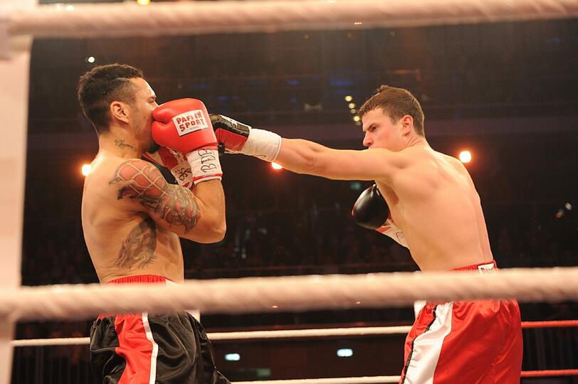Sie gaben alles, schlugen sich mit K.O.-Hieben aus dem Ring - Die Bilder vom großen Sat.1-Promiboxen am Freitagabend.