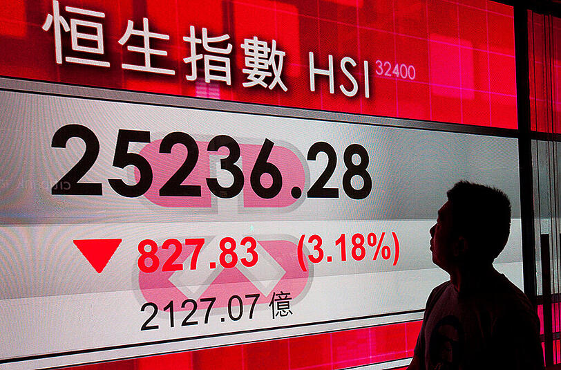 Die Griechenland-Krise spielt an den chinesischen Märkten keine Rolle, aber in Hongkong setzt das Tauziehen in Europa den Markt unter Druck.