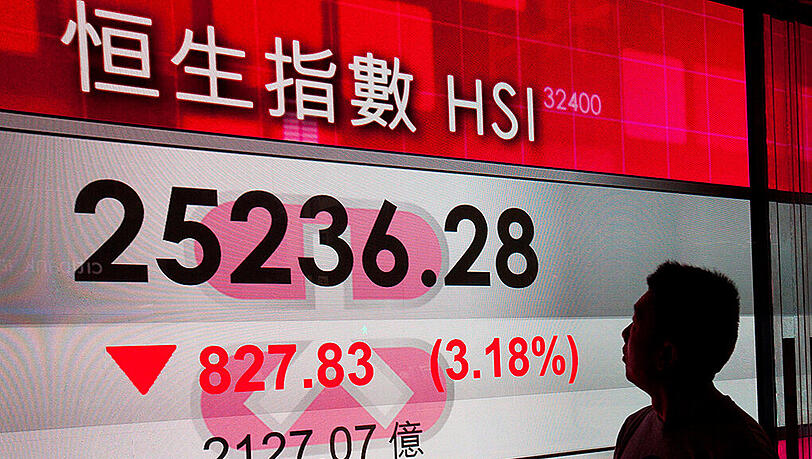 Die Griechenland-Krise spielt an den chinesischen Märkten keine Rolle, aber in Hongkong setzt das Tauziehen in Europa den Markt unter Druck. Die Griechenland-Krise spielt an den chinesischen Märkten keine Rolle, aber in Hongkong setzt das Tauziehen in Europa den Markt unter Druck.