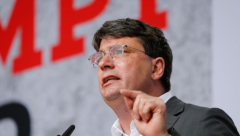 Bayerns SPD-Chef Florian von Brunn findet die Umfragewerte seiner Partei "erschreckend". Bayerns SPD-Chef Florian von Brunn findet die Umfragewerte seiner Partei "erschreckend".