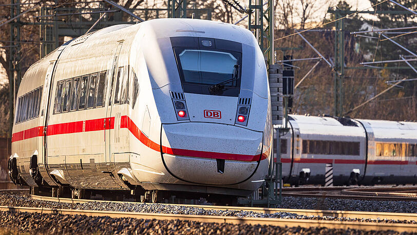 Während der sechswöchigen Sperre starten gleich mehrere ICE-Linien nicht wie gewohnt von München sondern ab Nürnberg. Während der sechswöchigen Sperre starten gleich mehrere ICE-Linien nicht wie gewohnt von München sondern ab Nürnberg.