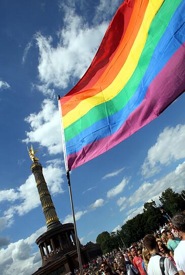 Christopher Street Day in Berlin: Die Bilder von der buntesten Parade der Stadt zum Durchklicken.