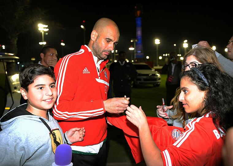 Weitere Bilder vom ersten Training des FC Bayern aus dem Trainingslager in Doha.