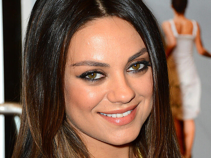 Mila Kunis zeigt sich auf ihrem neuesten Facebook-Bild verführerisch