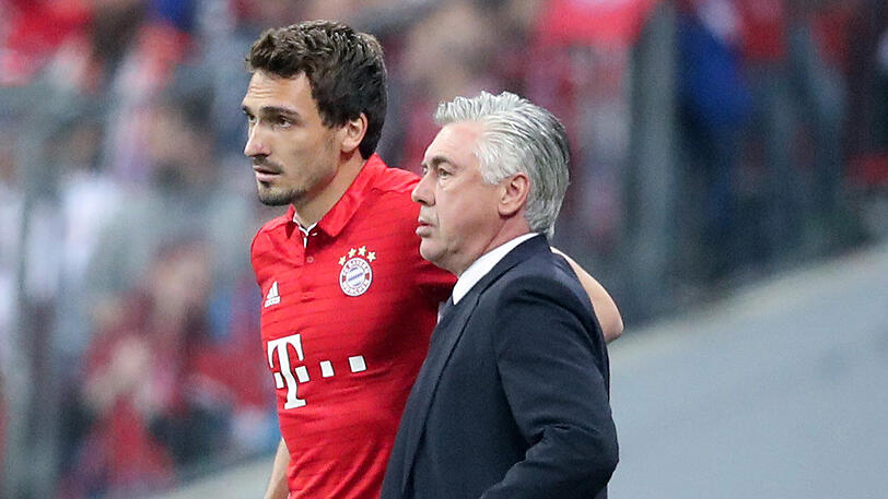 Innenverteidiger Mats Hummels (links) und Bayern-Trainer Carlo Ancelotti.