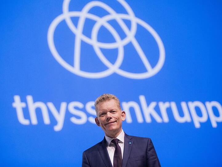 Guido Kerkhoff, Vorstandsvorsitzender von Thyssenkrupp, steht bei der Hauptversammlung auf dem Podium.