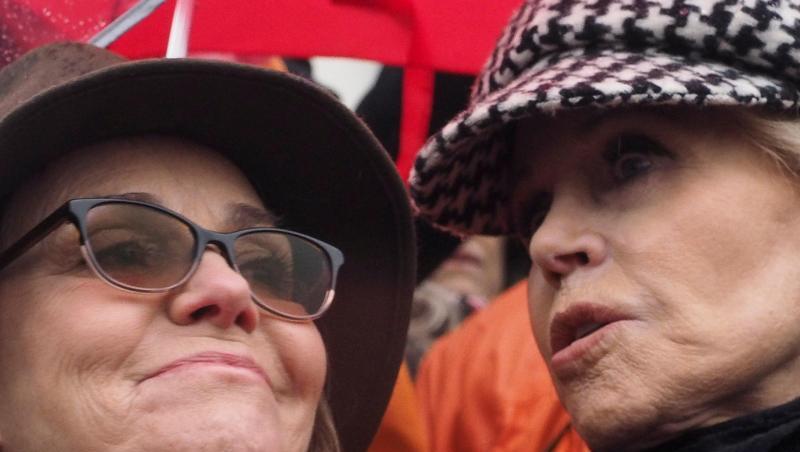 Sally Field (l) und Jane Fonda beim "Fire Drill Fridays"-Protest in Washingston. Sally Field (l) und Jane Fonda beim "Fire Drill Fridays"-Protest in Washingston.