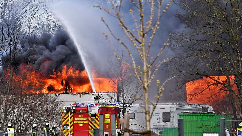 Feldkirchen: Bekanntes Trachtengeschäft bei Brand zerstört