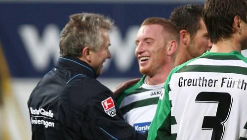 Vor dem Derby gegen den Club herrscht im Ronhof Party-Stimmung: Reservisten wie Aleksandar Kotuljac (Foto rechts, mit Benno Möhlmann) hoffen auf ihre nächste Chance. Vor dem Derby gegen den Club herrscht im Ronhof Party-Stimmung: Reservisten wie Aleksandar Kotuljac (Foto rechts, mit Benno Möhlmann) hoffen auf ihre nächste Chance.