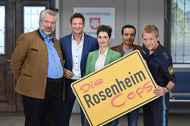 Igor Jeftic mit seinen "Rosenheim-Cops"-Kollegen Dieter Fischer, Anastasia Papadopoulos, Baran Hevi und Max Müller. Igor Jeftic mit seinen "Rosenheim-Cops"-Kollegen Dieter Fischer, Anastasia Papadopoulos, Baran Hevi und Max Müller.