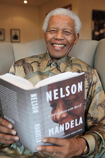 Hier weitere Bilder von Südafrikas Nationalheld Nelson Mandela. Er starb am 05.12.2013.