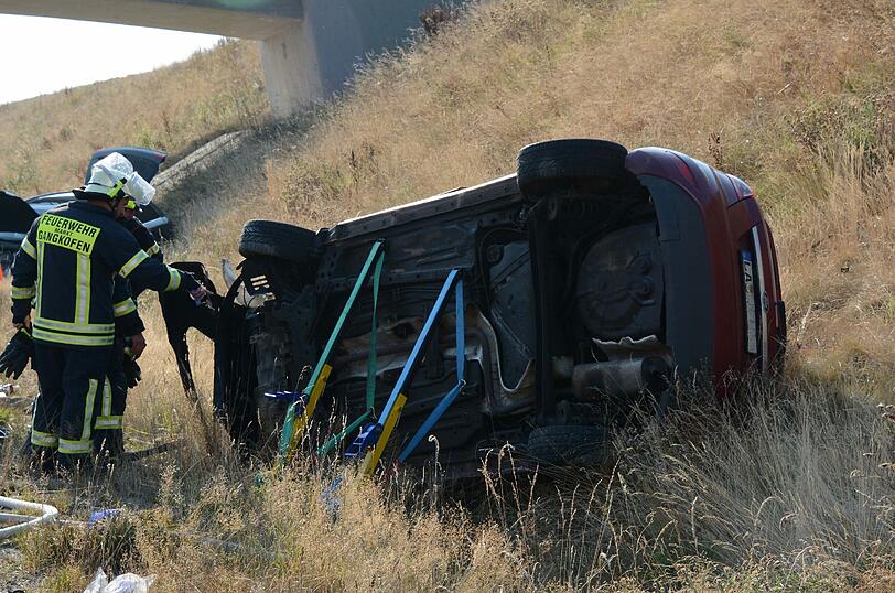 Vier Autos waren in den Unfall verwickelt. Die Bilder!