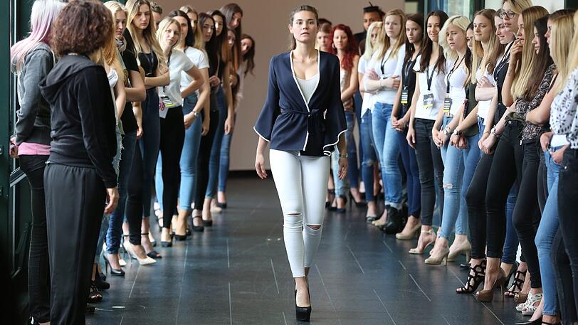 Lisa Marlen gibt beim Catwalk-Training 100 Prozent!