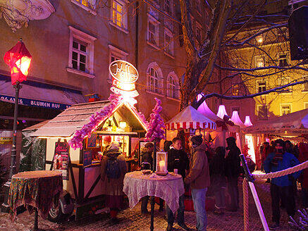Der "Pink Christmas" am Stephansplatz hat sein ganz eigenes Flair, schrill und doch gemütlich.