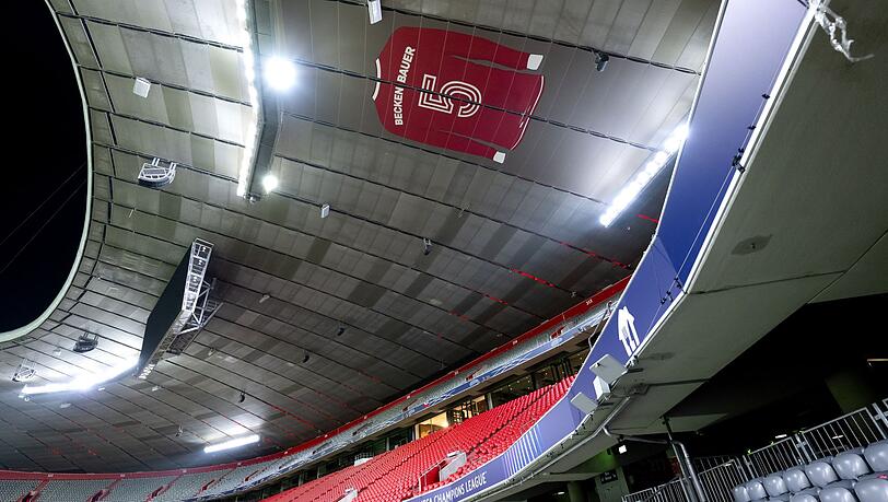 In der Allianz Arena hängt ein Trikot von Franz Beckenbauer - künftig steht das Stadion am Franz-Beckenbauer-Platz 5.