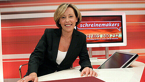 Margarethe Schreinmakers 2008 in ihrem Fernsehstudio. Margarethe Schreinmakers 2008 in ihrem Fernsehstudio.