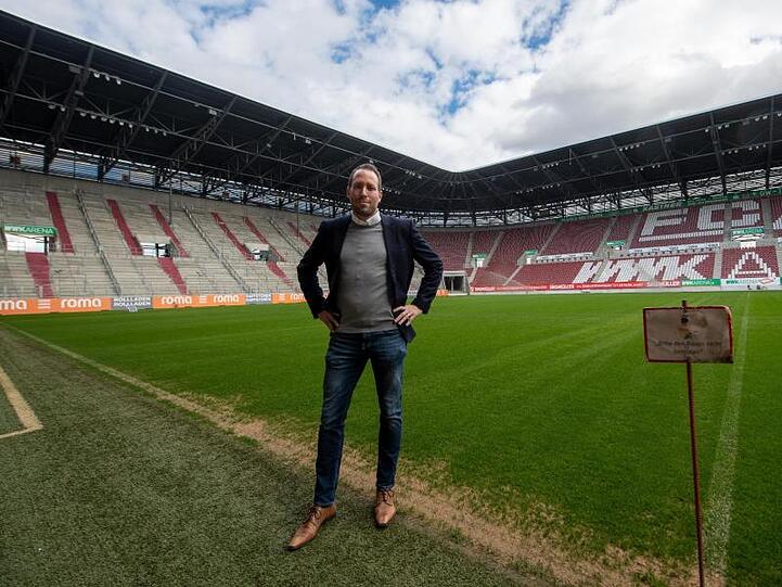 Michael Ströll, Geschäftsführer des FC Augsburg, steht in der WWK-Arena. Foto: Stefan Puchner/dpa/Archivbild