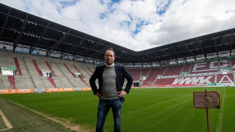 Michael Ströll, Geschäftsführer des FC Augsburg, steht in der WWK-Arena. Foto: Stefan Puchner/dpa/Archivbild Michael Ströll, Geschäftsführer des FC Augsburg, steht in der WWK-Arena. Foto: Stefan Puchner/dpa/Archivbild