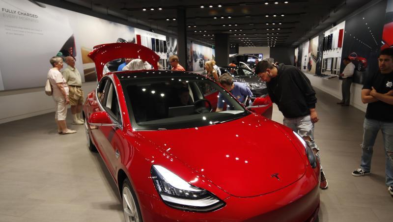 Tesla Modell 3: China ist entscheidend für Tesla, weil es den größten Automarkt der Welt hat und Elektromobilität massiv vorantreibt. Tesla Modell 3: China ist entscheidend für Tesla, weil es den größten Automarkt der Welt hat und Elektromobilität massiv vorantreibt.