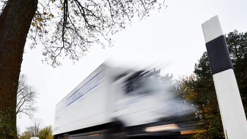 Jedes Jahr gehen fast 30.000 Fahrer in den Ruhestand - denen nur etwa halb so viele Berufsanfänger nachfolgen. Jedes Jahr gehen fast 30.000 Fahrer in den Ruhestand - denen nur etwa halb so viele Berufsanfänger nachfolgen.