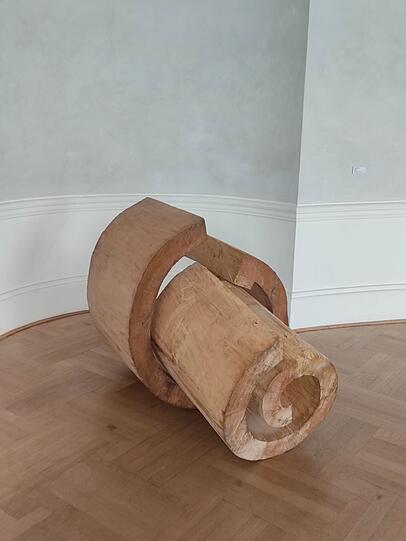 Skulpturen von Rudolf Wachter in der Akademie der Schönen Künste.
