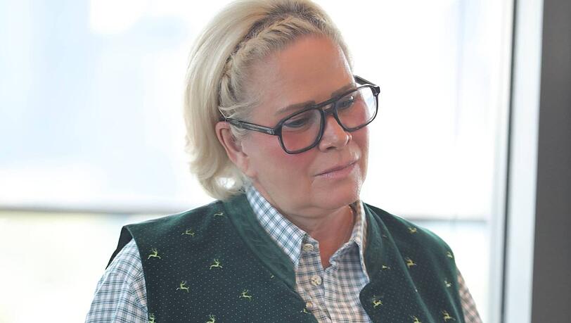 Claudia Effenberg ist nach einem Gefängnisausbruch auf der Flucht. Was hat es damit auf sich?