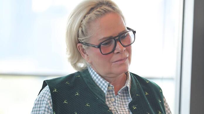 Claudia Effenberg ist nach einem Gefängnisausbruch auf der Flucht. Was hat es damit auf sich?