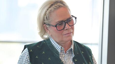 Claudia Effenberg ist nach einem Gefängnisausbruch auf der Flucht. Was hat es damit auf sich?