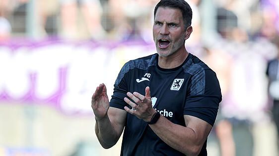 1860-Trainer Patrick Glöckner zeigt vor dem VfB Stuttgart II großen Respekt.